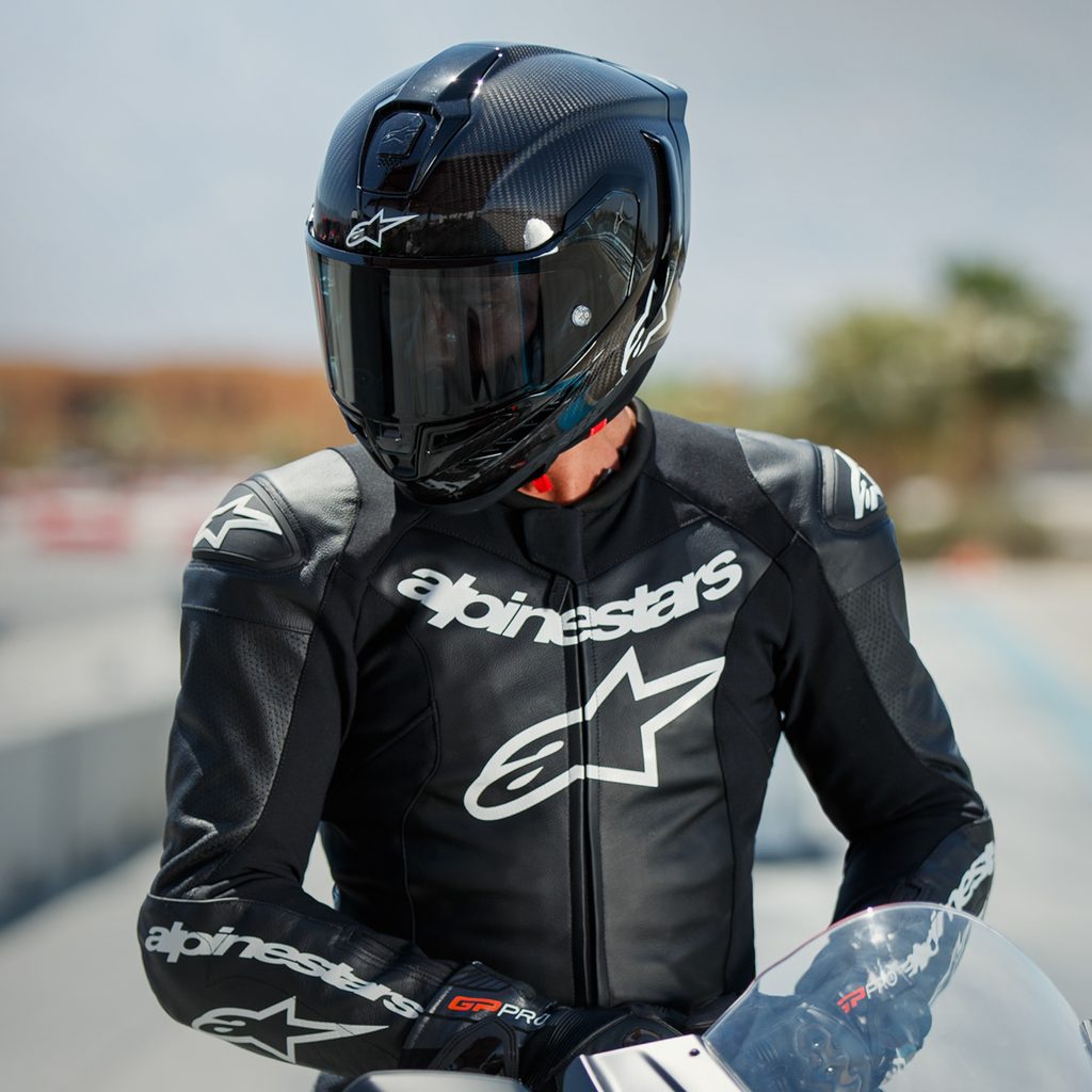 S-R10 SOLID HELMET BLK CARB M&G